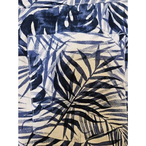 Spanx On The Go leaf print blue and white shorts. Size XL. - Picture 4 of 6